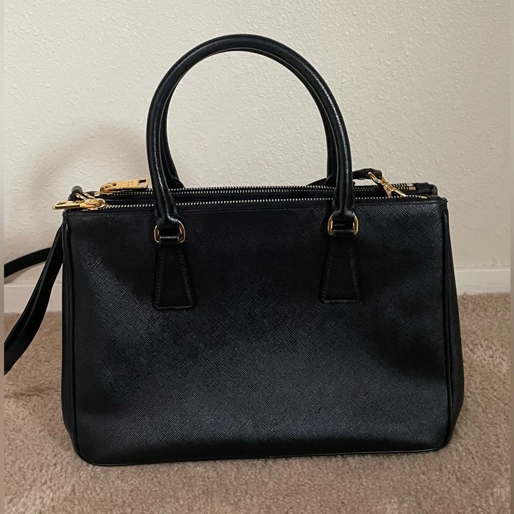 Black Prada handbag - Picture 2 of 6